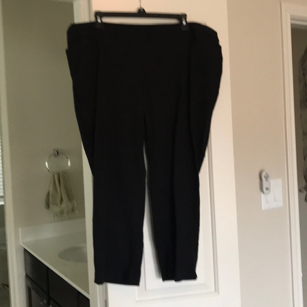 Chico’s So Slimming Capri Pants